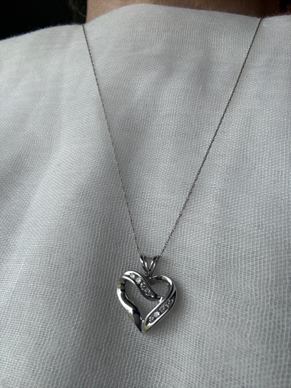 10kt white gold Heart Pendant Necklace with diamonds